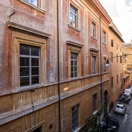 Family In Via Del Corso Central *