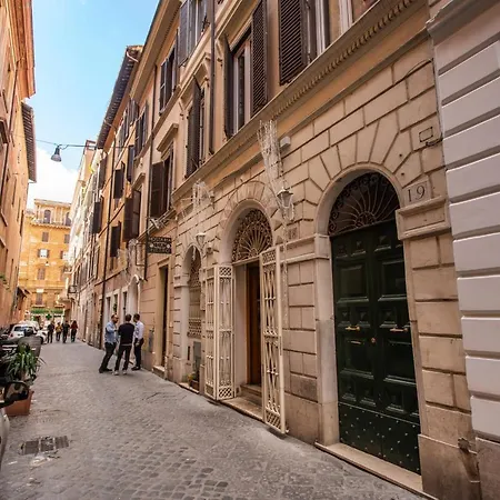 Family In Via Del Corso Central * Rome