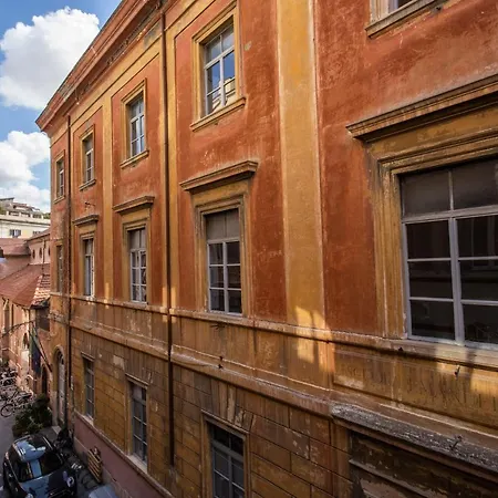 Family In Via Del Corso Central Rome